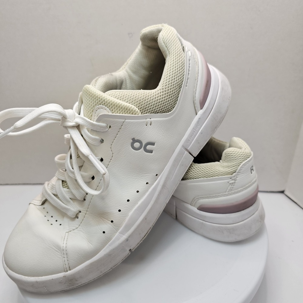 On Cloud Running The Roger Advantage Shoes Womens Size 8 White CloudTec